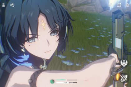 Wuthering Waves mobile game shows character with intriguing blue eyes