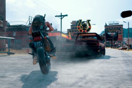 Motorcycle chase through a dusty urban town in multiplayer mobile game